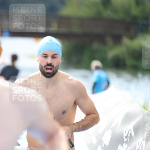 25.08.2024 - Elbe Triathlon Hamburg H.Heesch http://msf.ph/oto/6840342 25.08.2024 14:06:21 Schwimmen 6, 7, 10, 18, 23, 28, 30 meine-sportfotos.de