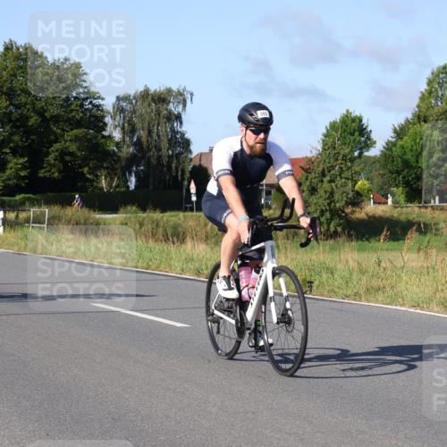 25.08.2024 - Elbe Triathlon Hamburg Fuchs,  Jonas http://msf.ph/oto/6840353 25.08.2024 09:38:08 Radfahren 62, 296, 489, 365, 369, 120 meine-sportfotos.de