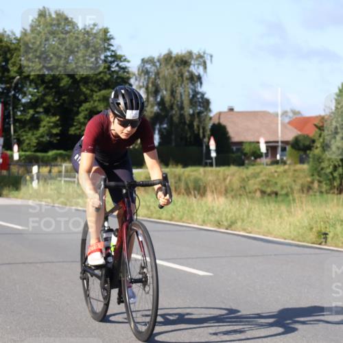 25.08.2024 - Elbe Triathlon Hamburg Fuchs,  Jonas http://msf.ph/oto/6840369 25.08.2024 09:38:09 Radfahren 62, 296, 489, 365, 369, 120 meine-sportfotos.de