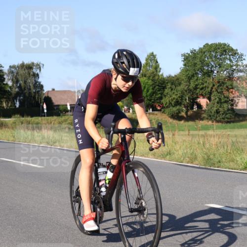 25.08.2024 - Elbe Triathlon Hamburg Fuchs,  Jonas http://msf.ph/oto/6840383 25.08.2024 09:38:10 Radfahren 296, 489, 365, 369, 120 meine-sportfotos.de