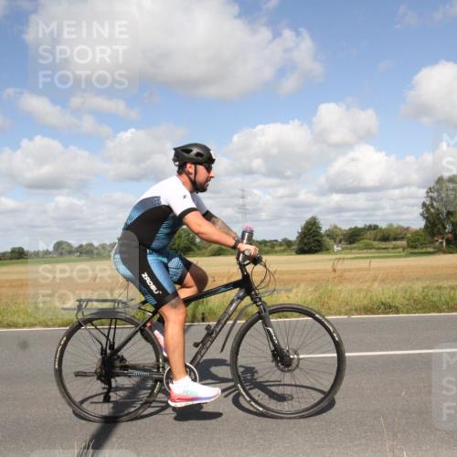 25.08.2024 - Elbe Triathlon Hamburg Fuchs,  Jonas http://msf.ph/oto/6840426 25.08.2024 11:07:26 Radfahren 1633, 1661, 1522, 306 meine-sportfotos.de