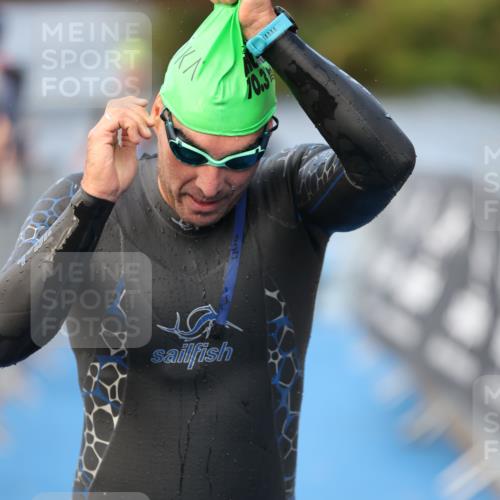 25.08.2024 - Elbe Triathlon Hamburg H.Heesch http://msf.ph/oto/6840450 25.08.2024 08:44:08 Schwimmen 110, 139, 172, 176, 182 meine-sportfotos.de