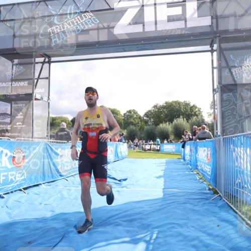 25.08.2024 - Elbe Triathlon Hamburg H.Heesch http://msf.ph/oto/6840463 25.08.2024 10:27:35 Ziel 76, 111 meine-sportfotos.de