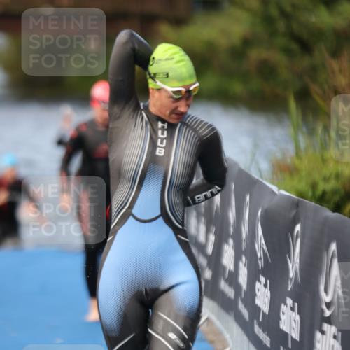 25.08.2024 - Elbe Triathlon Hamburg H.Heesch http://msf.ph/oto/6840483 25.08.2024 08:44:13 Schwimmen 139, 145, 152, 172, 186 meine-sportfotos.de