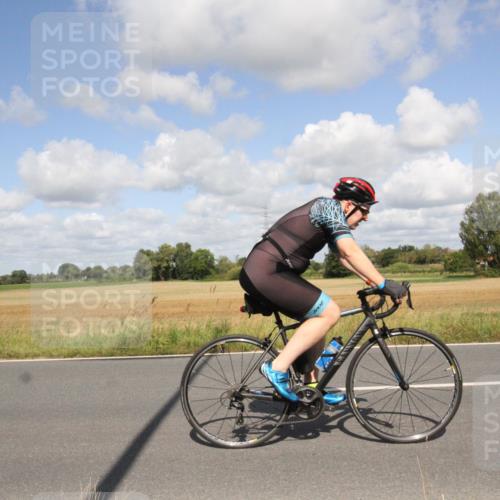 25.08.2024 - Elbe Triathlon Hamburg Fuchs,  Jonas http://msf.ph/oto/6840495 25.08.2024 11:08:12 Radfahren 789 meine-sportfotos.de