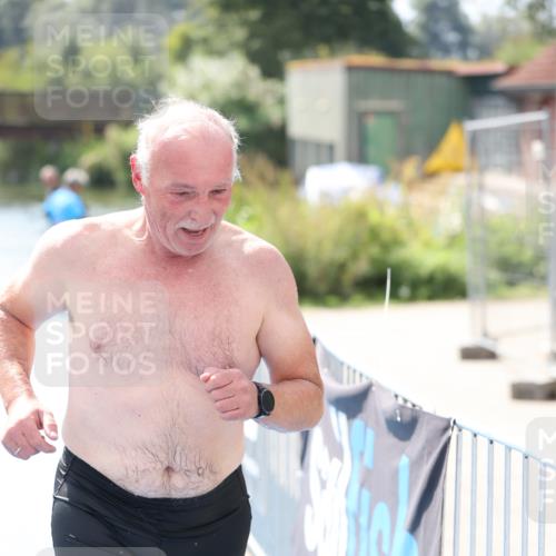25.08.2024 - Elbe Triathlon Hamburg H.Heesch http://msf.ph/oto/6840517 25.08.2024 14:08:26 Schwimmen  meine-sportfotos.de