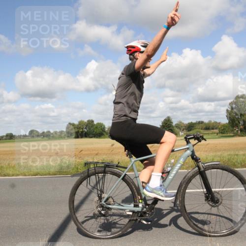 25.08.2024 - Elbe Triathlon Hamburg Fuchs,  Jonas http://msf.ph/oto/6840528 25.08.2024 11:08:38 Radfahren 1404, 1549, 1505, 1620 meine-sportfotos.de