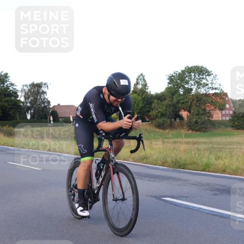 25.08.2024 - Elbe Triathlon Hamburg Fuchs,  Jonas http://msf.ph/oto/6840530 25.08.2024 08:56:42 Radfahren 64, 131, 35, 154 meine-sportfotos.de