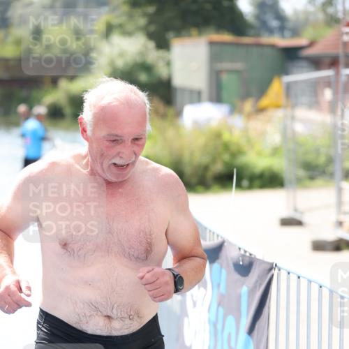 25.08.2024 - Elbe Triathlon Hamburg H.Heesch http://msf.ph/oto/6840534 25.08.2024 14:08:26 Schwimmen  meine-sportfotos.de