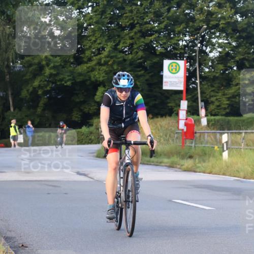 25.08.2024 - Elbe Triathlon Hamburg Fuchs,  Jonas http://msf.ph/oto/6840554 25.08.2024 08:56:44 Radfahren 64, 131, 35, 154, 150 meine-sportfotos.de