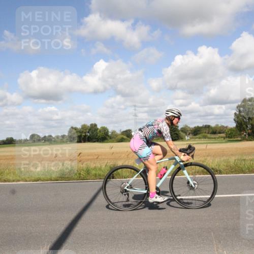 25.08.2024 - Elbe Triathlon Hamburg Fuchs,  Jonas http://msf.ph/oto/6840562 25.08.2024 11:08:52 Radfahren 1474, 1558, 1492 meine-sportfotos.de