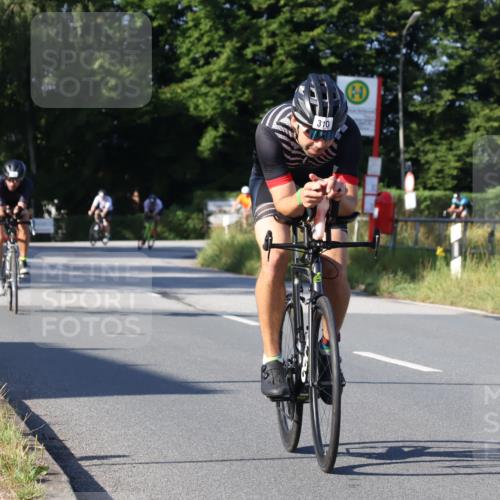 25.08.2024 - Elbe Triathlon Hamburg Fuchs,  Jonas http://msf.ph/oto/6840567 25.08.2024 09:38:36 Radfahren 239, 310, 342, 404 meine-sportfotos.de