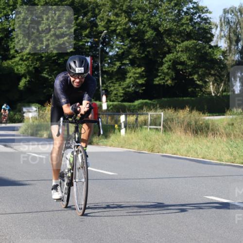 25.08.2024 - Elbe Triathlon Hamburg Fuchs,  Jonas http://msf.ph/oto/6840587 25.08.2024 09:38:38 Radfahren 239, 310, 342, 404 meine-sportfotos.de