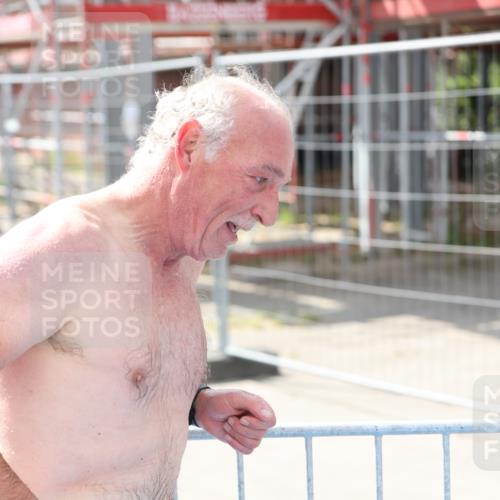 25.08.2024 - Elbe Triathlon Hamburg H.Heesch http://msf.ph/oto/6840594 25.08.2024 14:08:27 Schwimmen 32 meine-sportfotos.de