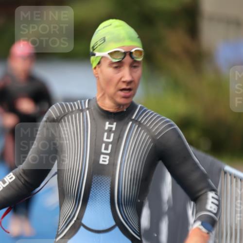 25.08.2024 - Elbe Triathlon Hamburg H.Heesch http://msf.ph/oto/6840623 25.08.2024 08:44:15 Schwimmen 134, 139, 145, 152, 172, 186 meine-sportfotos.de