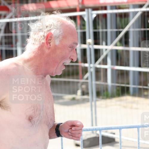25.08.2024 - Elbe Triathlon Hamburg H.Heesch http://msf.ph/oto/6840624 25.08.2024 14:08:27 Schwimmen 32 meine-sportfotos.de