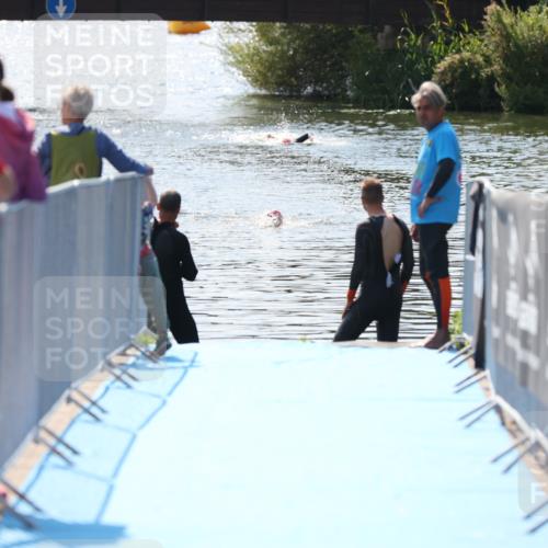 25.08.2024 - Elbe Triathlon Hamburg H.Heesch http://msf.ph/oto/6840678 25.08.2024 14:32:48 Schwimmen  meine-sportfotos.de
