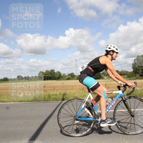 25.08.2024 - Elbe Triathlon Hamburg Fuchs,  Jonas http://msf.ph/oto/6840688 25.08.2024 11:09:51 Radfahren 1562 meine-sportfotos.de