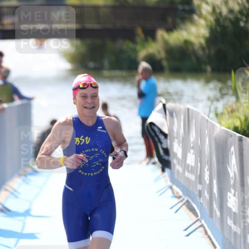 25.08.2024 - Elbe Triathlon Hamburg H.Heesch http://msf.ph/oto/6840691 25.08.2024 14:33:14 Schwimmen  meine-sportfotos.de