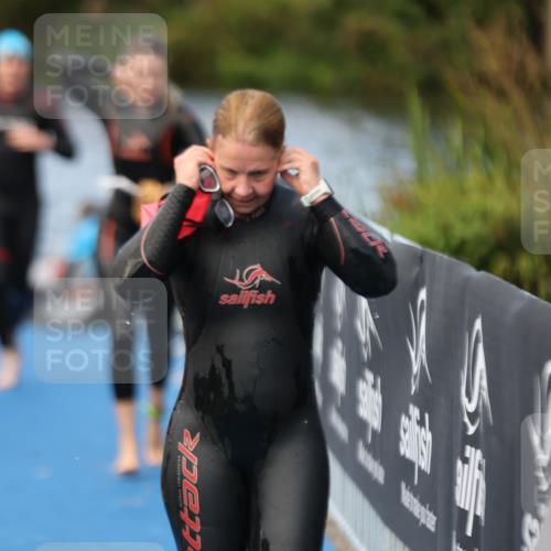 25.08.2024 - Elbe Triathlon Hamburg H.Heesch http://msf.ph/oto/6840700 25.08.2024 08:44:18 Schwimmen 80, 134, 139, 145, 152, 161, 172, 186 meine-sportfotos.de