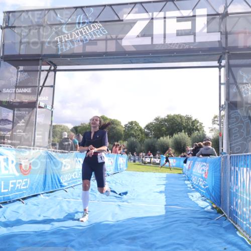 25.08.2024 - Elbe Triathlon Hamburg H.Heesch http://msf.ph/oto/6840707 25.08.2024 10:27:43 Ziel 77, 111 meine-sportfotos.de