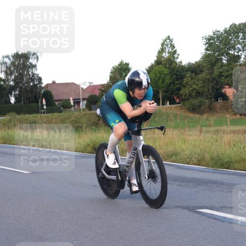 25.08.2024 - Elbe Triathlon Hamburg Fuchs,  Jonas http://msf.ph/oto/6840794 25.08.2024 08:56:56 Radfahren 150, 94, 46, 86 meine-sportfotos.de