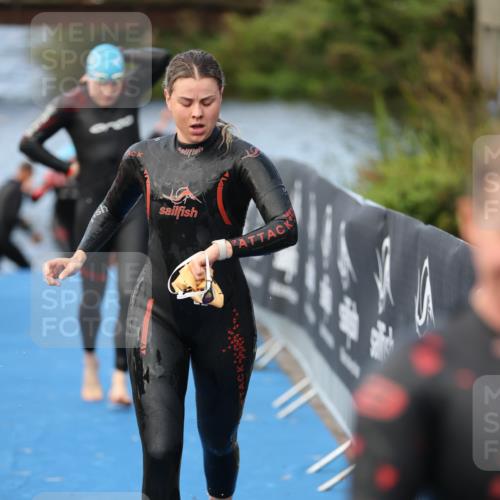 25.08.2024 - Elbe Triathlon Hamburg H.Heesch http://msf.ph/oto/6840808 25.08.2024 08:44:21 Schwimmen 80, 134, 139, 145, 152, 161, 172, 186 meine-sportfotos.de
