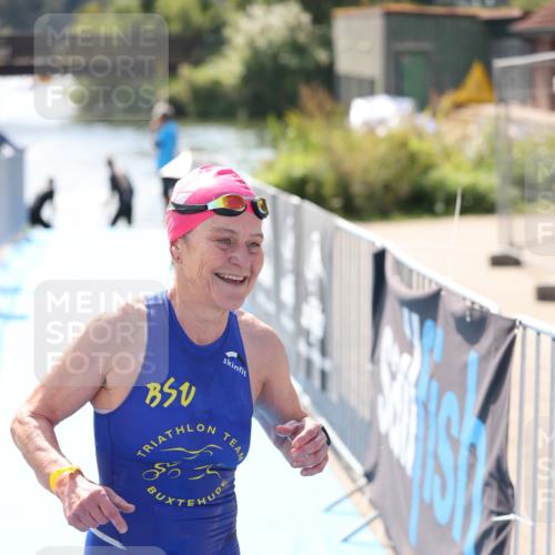 25.08.2024 - Elbe Triathlon Hamburg H.Heesch http://msf.ph/oto/6840837 25.08.2024 14:33:16 Schwimmen  meine-sportfotos.de