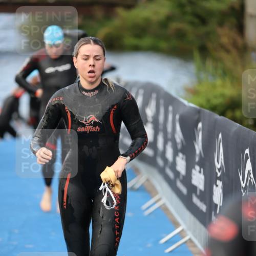 25.08.2024 - Elbe Triathlon Hamburg H.Heesch http://msf.ph/oto/6840841 25.08.2024 08:44:21 Schwimmen 80, 134, 139, 145, 152, 161, 172, 186 meine-sportfotos.de