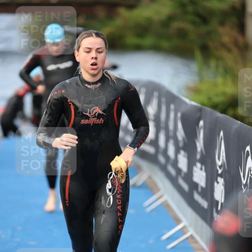 25.08.2024 - Elbe Triathlon Hamburg H.Heesch http://msf.ph/oto/6840847 25.08.2024 08:44:21 Schwimmen 80, 134, 139, 145, 152, 161, 172, 186 meine-sportfotos.de