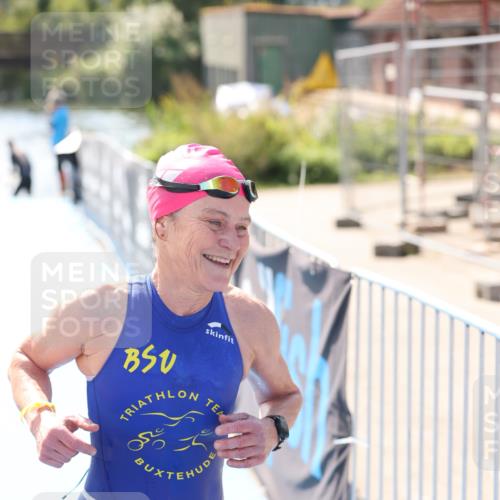 25.08.2024 - Elbe Triathlon Hamburg H.Heesch http://msf.ph/oto/6840859 25.08.2024 14:33:16 Schwimmen  meine-sportfotos.de