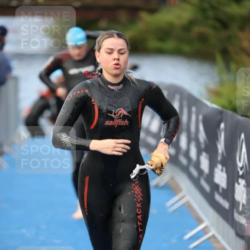 25.08.2024 - Elbe Triathlon Hamburg H.Heesch http://msf.ph/oto/6840864 25.08.2024 08:44:21 Schwimmen 80, 134, 139, 145, 152, 161, 172, 186 meine-sportfotos.de