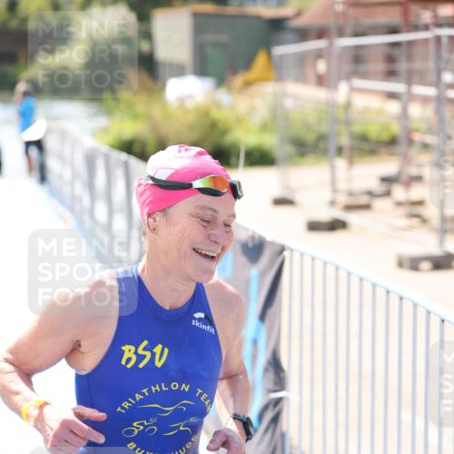 25.08.2024 - Elbe Triathlon Hamburg H.Heesch http://msf.ph/oto/6840866 25.08.2024 14:33:16 Schwimmen  meine-sportfotos.de