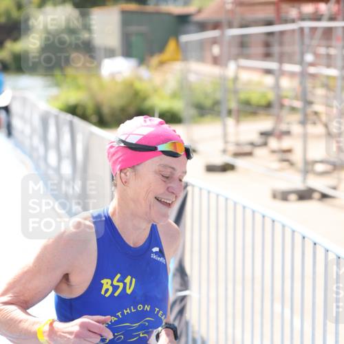 25.08.2024 - Elbe Triathlon Hamburg H.Heesch http://msf.ph/oto/6840873 25.08.2024 14:33:16 Schwimmen  meine-sportfotos.de