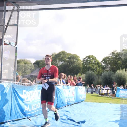 25.08.2024 - Elbe Triathlon Hamburg H.Heesch http://msf.ph/oto/6840874 25.08.2024 10:27:51 Ziel 77 meine-sportfotos.de