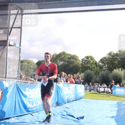 25.08.2024 - Elbe Triathlon Hamburg H.Heesch http://msf.ph/oto/6840881 25.08.2024 10:27:51 Ziel 77 meine-sportfotos.de