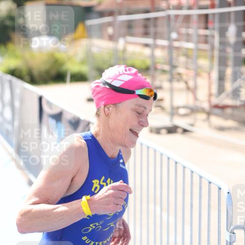 25.08.2024 - Elbe Triathlon Hamburg H.Heesch http://msf.ph/oto/6840884 25.08.2024 14:33:16 Schwimmen  meine-sportfotos.de