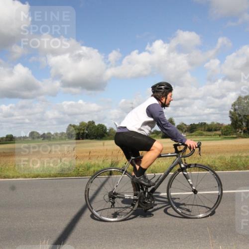25.08.2024 - Elbe Triathlon Hamburg Fuchs,  Jonas http://msf.ph/oto/6840888 25.08.2024 11:10:55 Radfahren 1556, 1423, 1514 meine-sportfotos.de