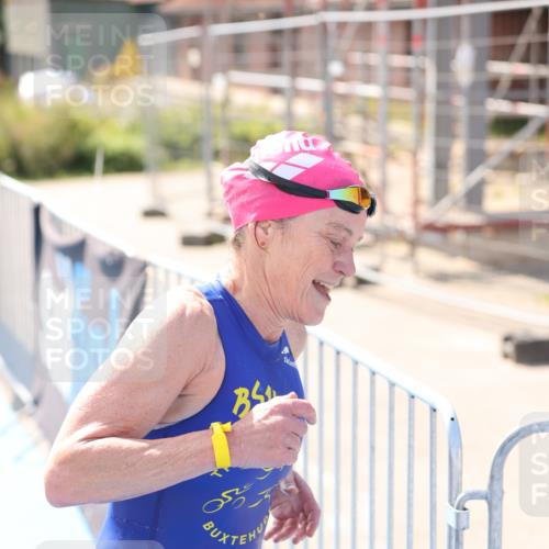 25.08.2024 - Elbe Triathlon Hamburg H.Heesch http://msf.ph/oto/6840890 25.08.2024 14:33:16 Schwimmen  meine-sportfotos.de