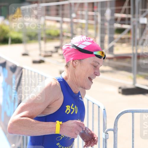 25.08.2024 - Elbe Triathlon Hamburg H.Heesch http://msf.ph/oto/6840897 25.08.2024 14:33:17 Schwimmen  meine-sportfotos.de