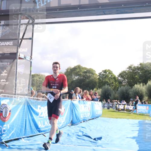 25.08.2024 - Elbe Triathlon Hamburg H.Heesch http://msf.ph/oto/6840902 25.08.2024 10:27:51 Ziel 77 meine-sportfotos.de