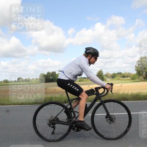 25.08.2024 - Elbe Triathlon Hamburg Fuchs,  Jonas http://msf.ph/oto/6840908 25.08.2024 11:11:08 Radfahren 1501, 1544 meine-sportfotos.de