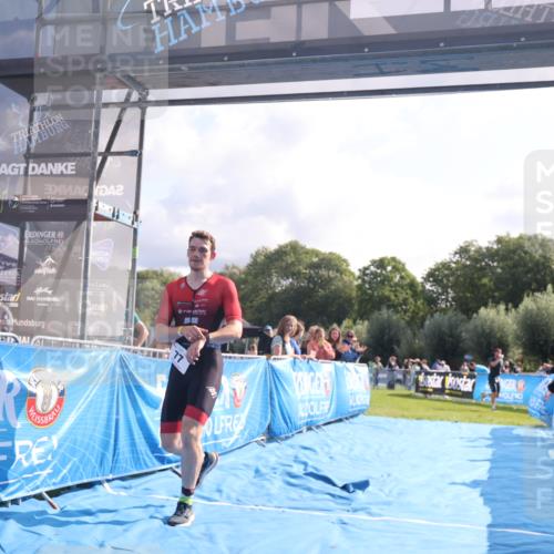25.08.2024 - Elbe Triathlon Hamburg H.Heesch http://msf.ph/oto/6840918 25.08.2024 10:27:51 Ziel 77 meine-sportfotos.de