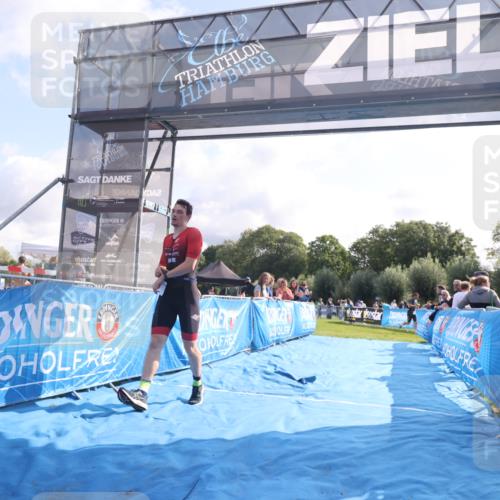 25.08.2024 - Elbe Triathlon Hamburg H.Heesch http://msf.ph/oto/6840942 25.08.2024 10:27:52 Ziel 77 meine-sportfotos.de
