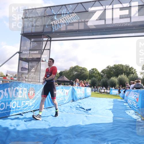 25.08.2024 - Elbe Triathlon Hamburg H.Heesch http://msf.ph/oto/6840947 25.08.2024 10:27:52 Ziel 77 meine-sportfotos.de