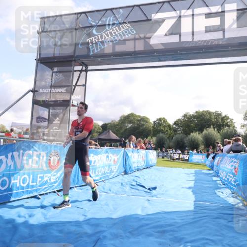 25.08.2024 - Elbe Triathlon Hamburg H.Heesch http://msf.ph/oto/6840959 25.08.2024 10:27:52 Ziel 77 meine-sportfotos.de