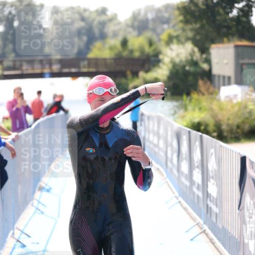 25.08.2024 - Elbe Triathlon Hamburg H.Heesch http://msf.ph/oto/6840982 25.08.2024 14:33:31 Schwimmen  meine-sportfotos.de