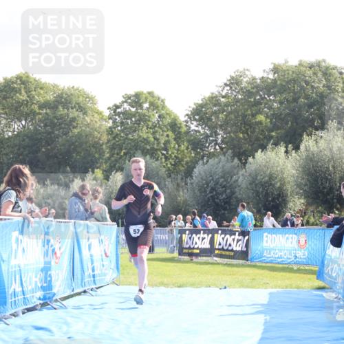 25.08.2024 - Elbe Triathlon Hamburg H.Heesch http://msf.ph/oto/6840995 25.08.2024 10:28:13 Ziel 52, 54 meine-sportfotos.de