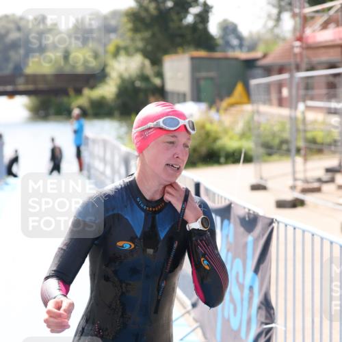 25.08.2024 - Elbe Triathlon Hamburg H.Heesch http://msf.ph/oto/6841031 25.08.2024 14:33:32 Schwimmen  meine-sportfotos.de