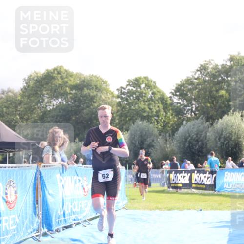 25.08.2024 - Elbe Triathlon Hamburg H.Heesch http://msf.ph/oto/6841033 25.08.2024 10:28:14 Ziel 52, 54 meine-sportfotos.de